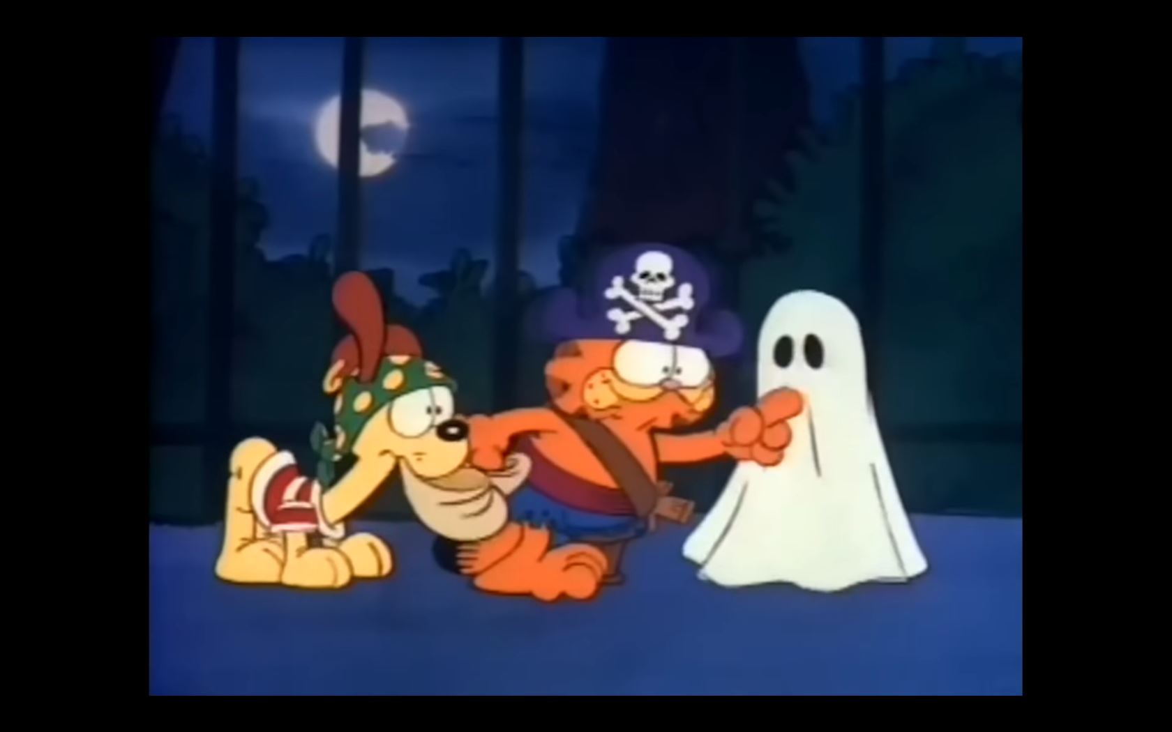 Garfield and Odie as pirates and a sheet ghost costume